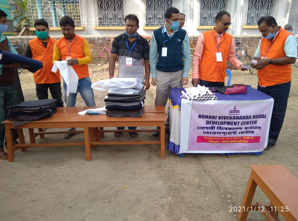 NVRDC Volunteer distributing blankets