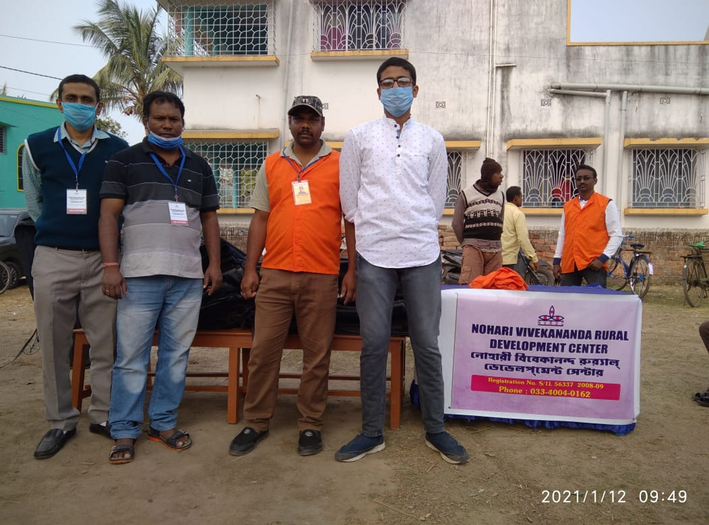 NVRDC Volunteer distributing blankets